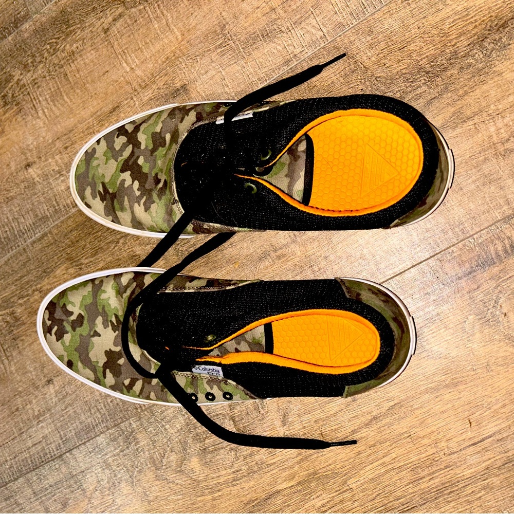 Size 12 Columbia boat shoes